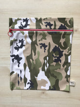 Load image into Gallery viewer, Sweat Pack Camo Large